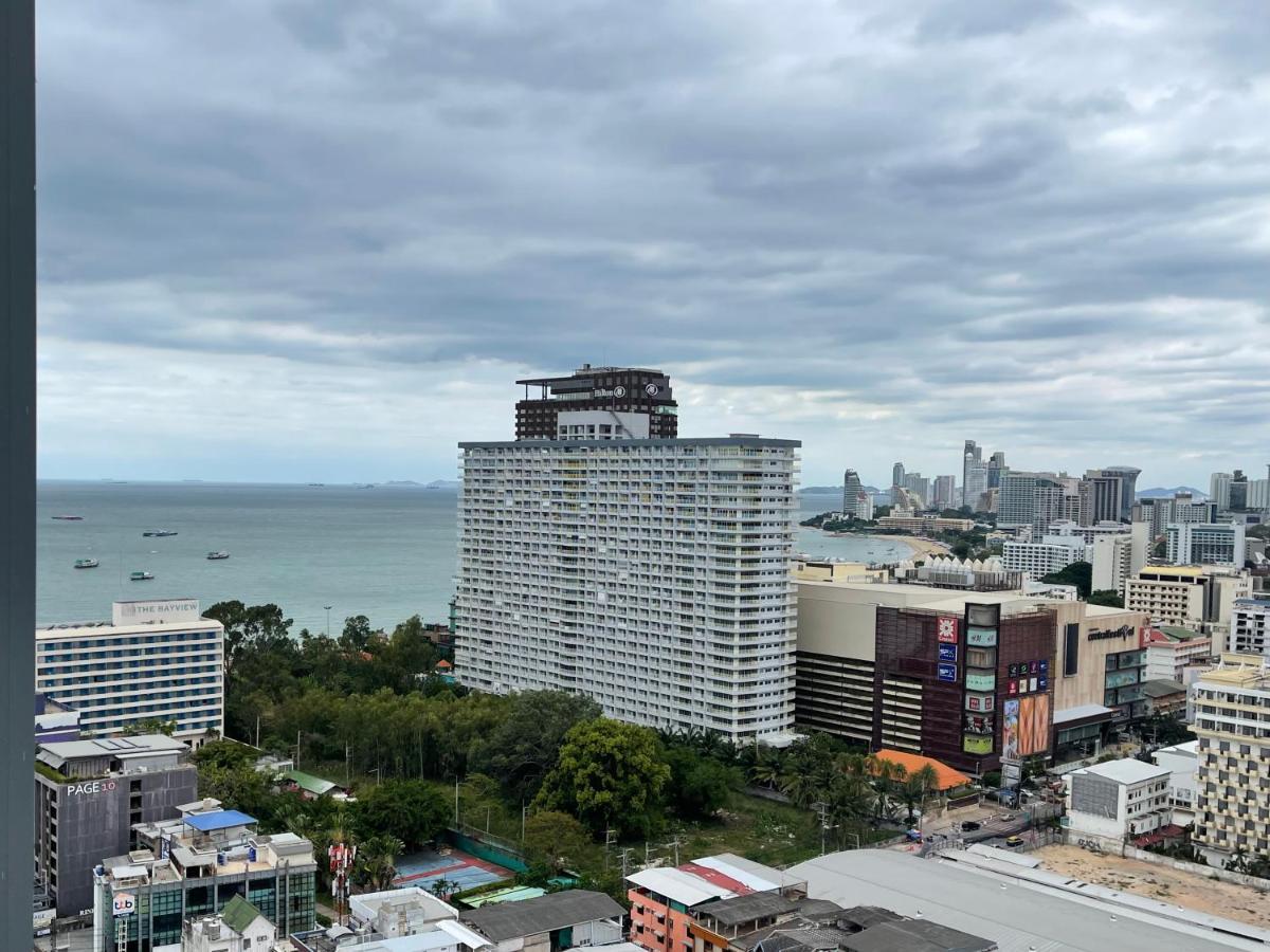 The Base Deluxe Kingsize Apartment Pattaya Bagian luar foto