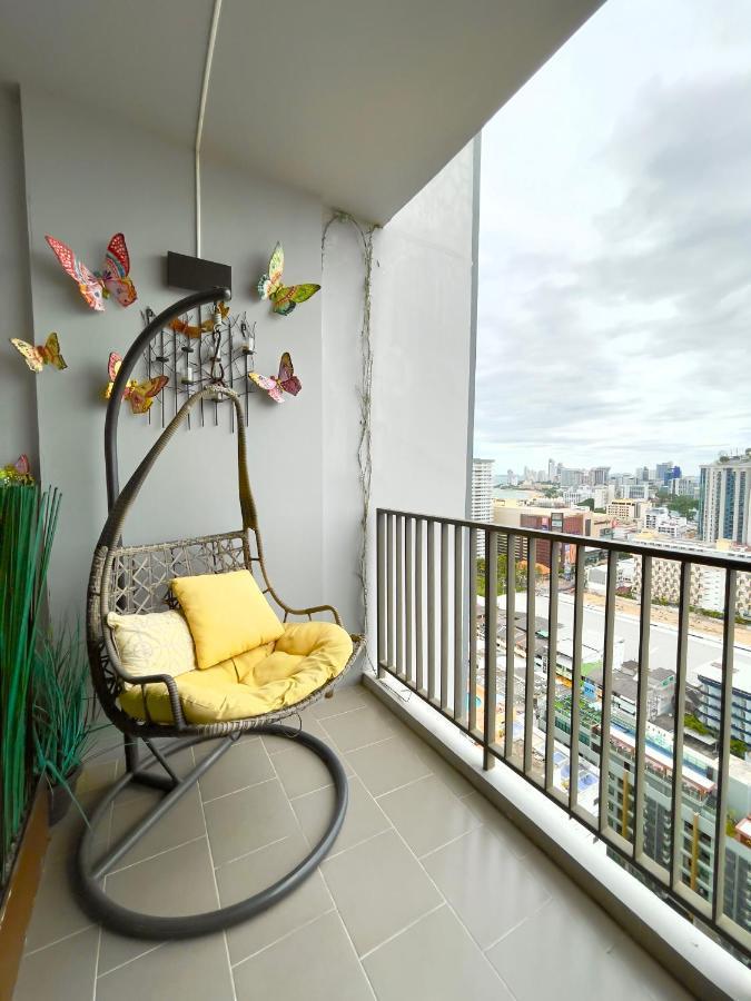The Base Deluxe Kingsize Apartment Pattaya Bagian luar foto